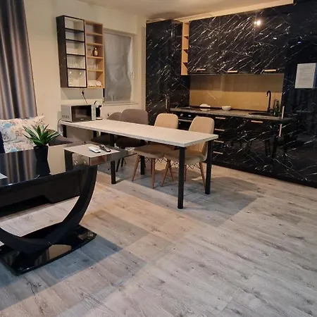 Claudiu Apartament,s 17 *